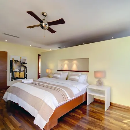 44b Calle De La Grulla Estepona