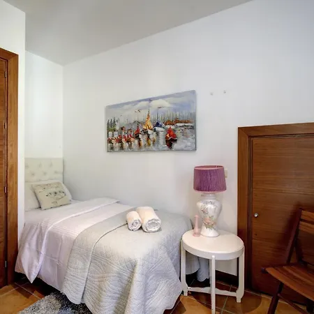 44b Calle De La Grulla Villa *