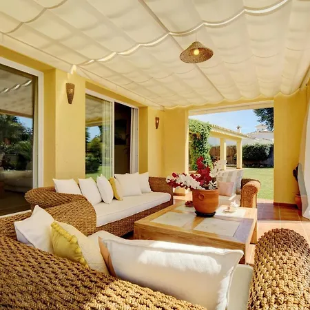 44b Calle De La Grulla * Estepona