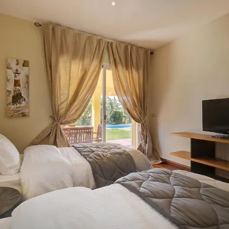 44b Calle De La Grulla Estepona