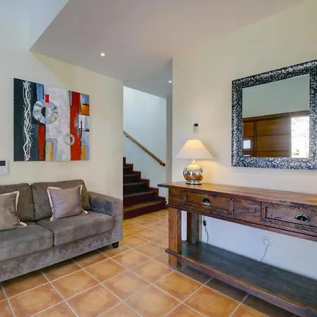 44b Calle De La Grulla * Estepona