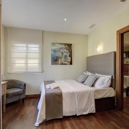 44b Calle De La Grulla Villa Estepona