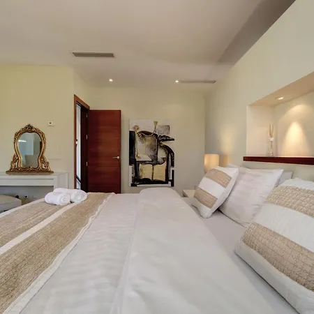 44b Calle De La Grulla Villa Estepona
