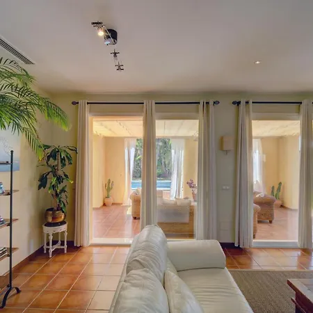 44b Calle De La Grulla Villa