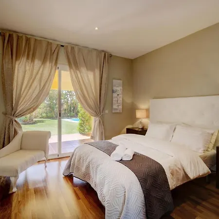 44b Calle De La Grulla Villa Estepona