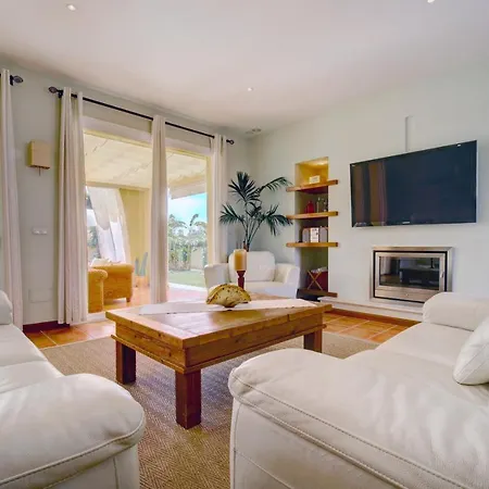 44b Calle De La Grulla Villa Estepona