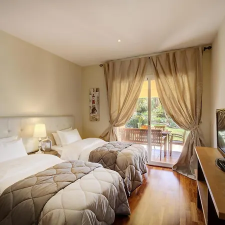 44b Calle De La Grulla Villa *